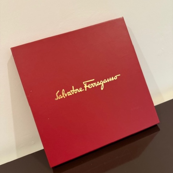 Ferragamo 100% Silk Scarf Never Worn NIB Retired Harvest Pattern - Picture 4 of 14